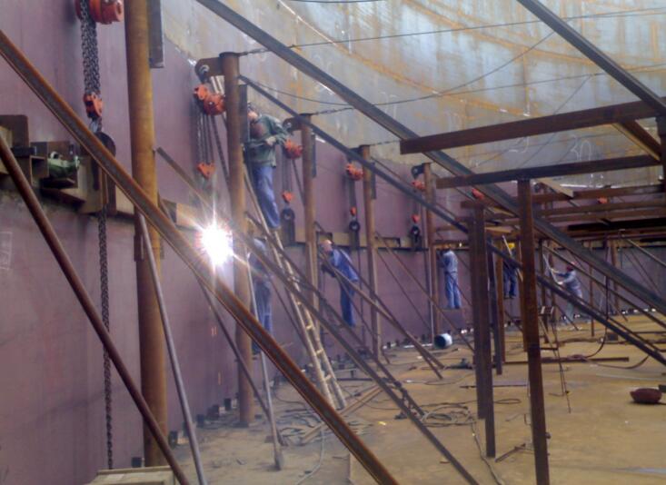 焊罐電動(dòng)葫蘆操作現(xiàn)場(chǎng)